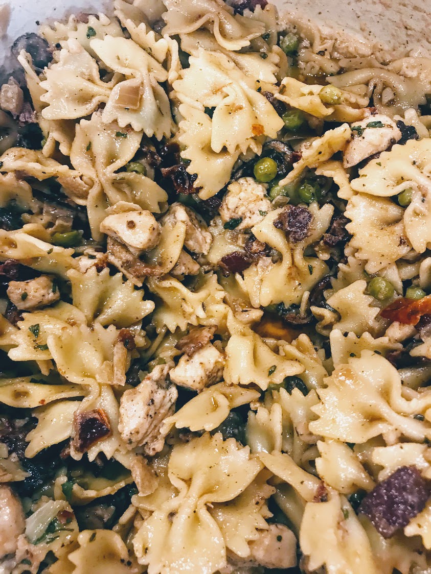 The salsa recipe makes an extremely generous amount of the apple salsa, regarding 4 cups. Farfalle With Chicken & Roasted Garlic Kopycat Tecipe : Year Of Disney Lady And The Tramp With Cheesecake Factory S Farfalle With Chicken And Roasted Garlic Sauce