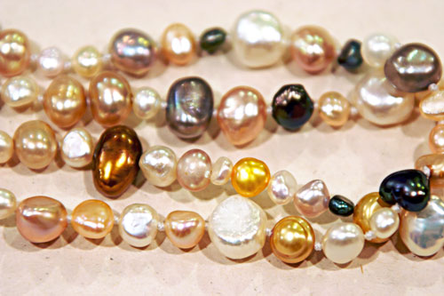 multicolored pearl necklace