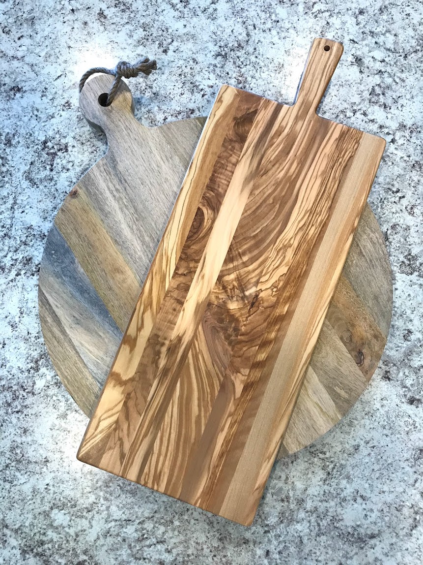 How to Clean a Wooden Cutting Board and Maintain It Over Time