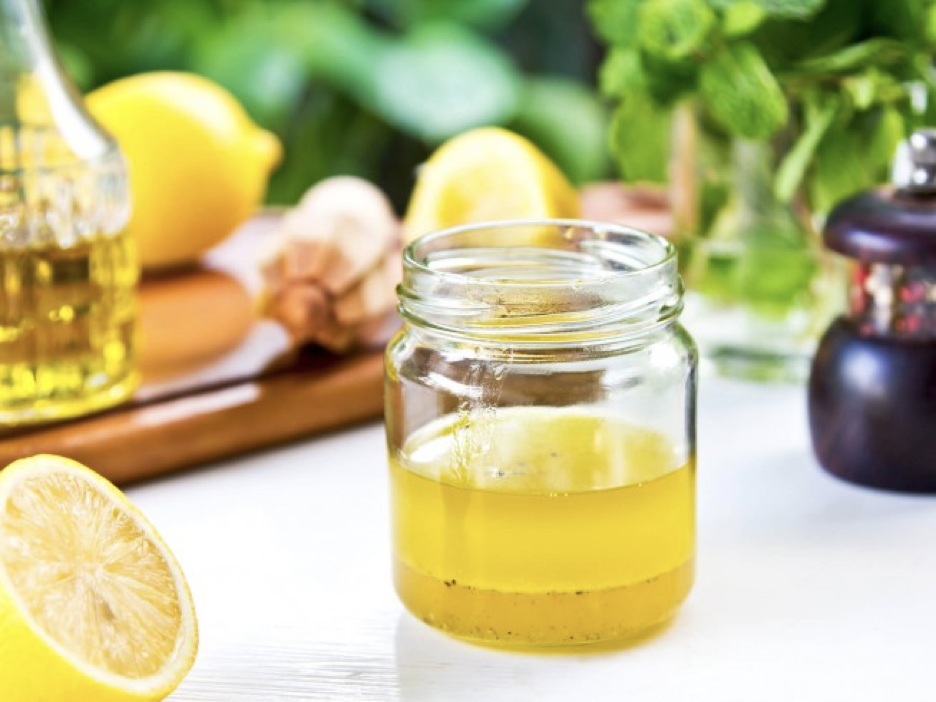 Мед оливковое масло лимонный сок. Оливковое масло и мед. Оливковое масло и лимонный сок. Мед и растительное масло. Замасливание лимоном