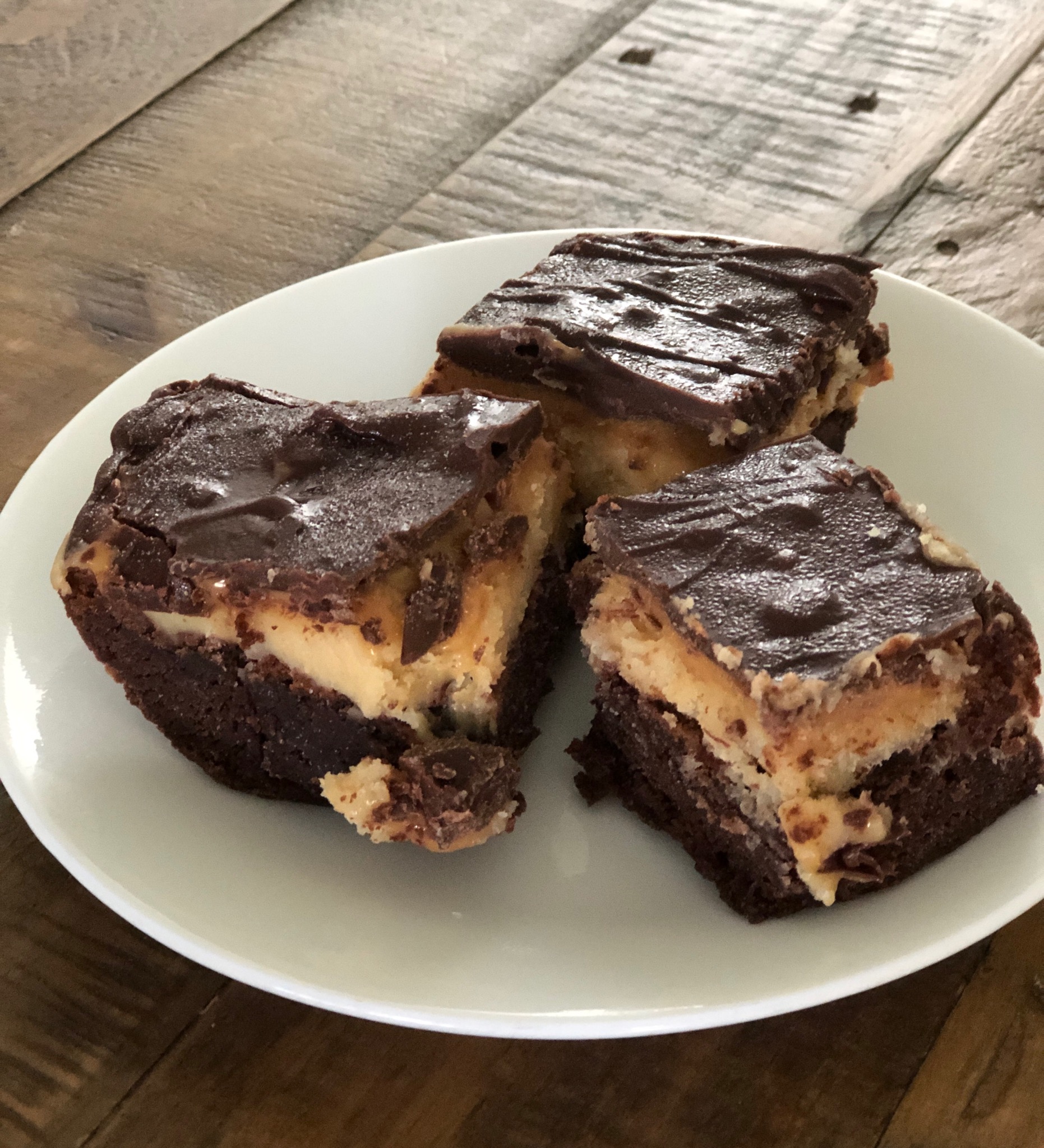 https://www.dvo.com/newsletter/weekly/2022/8-19-811/images/twix_brownies.jpg