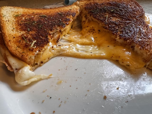 How do I make my grilled cheese look thick without adding 10 slices of  cheese? : r/grilledcheese