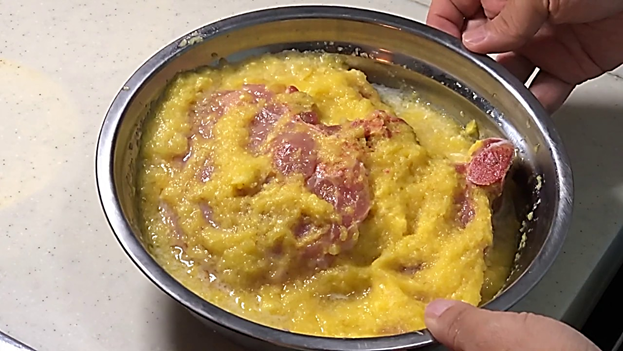 How to tenderize pork chop using fresh pineapple?